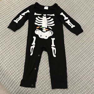 Baby Halloween skeleton onesie. Unisex. Size 12-18 months.